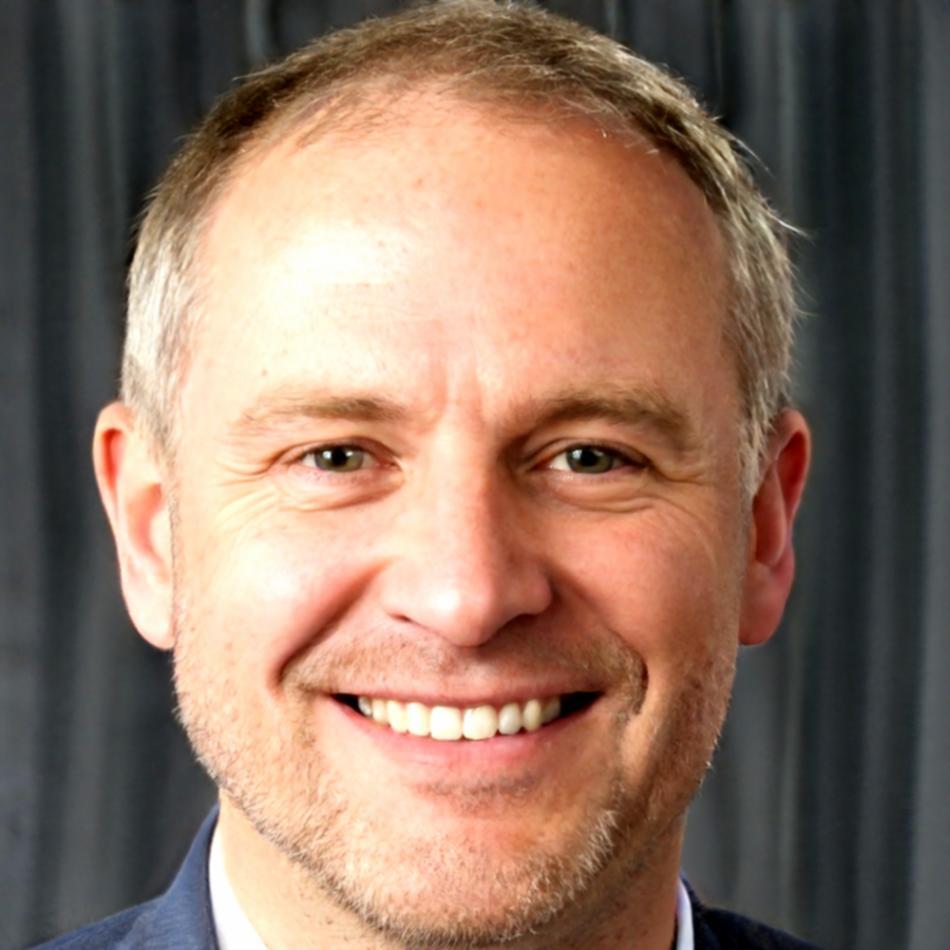Carlos Mendoza, instructor principal
